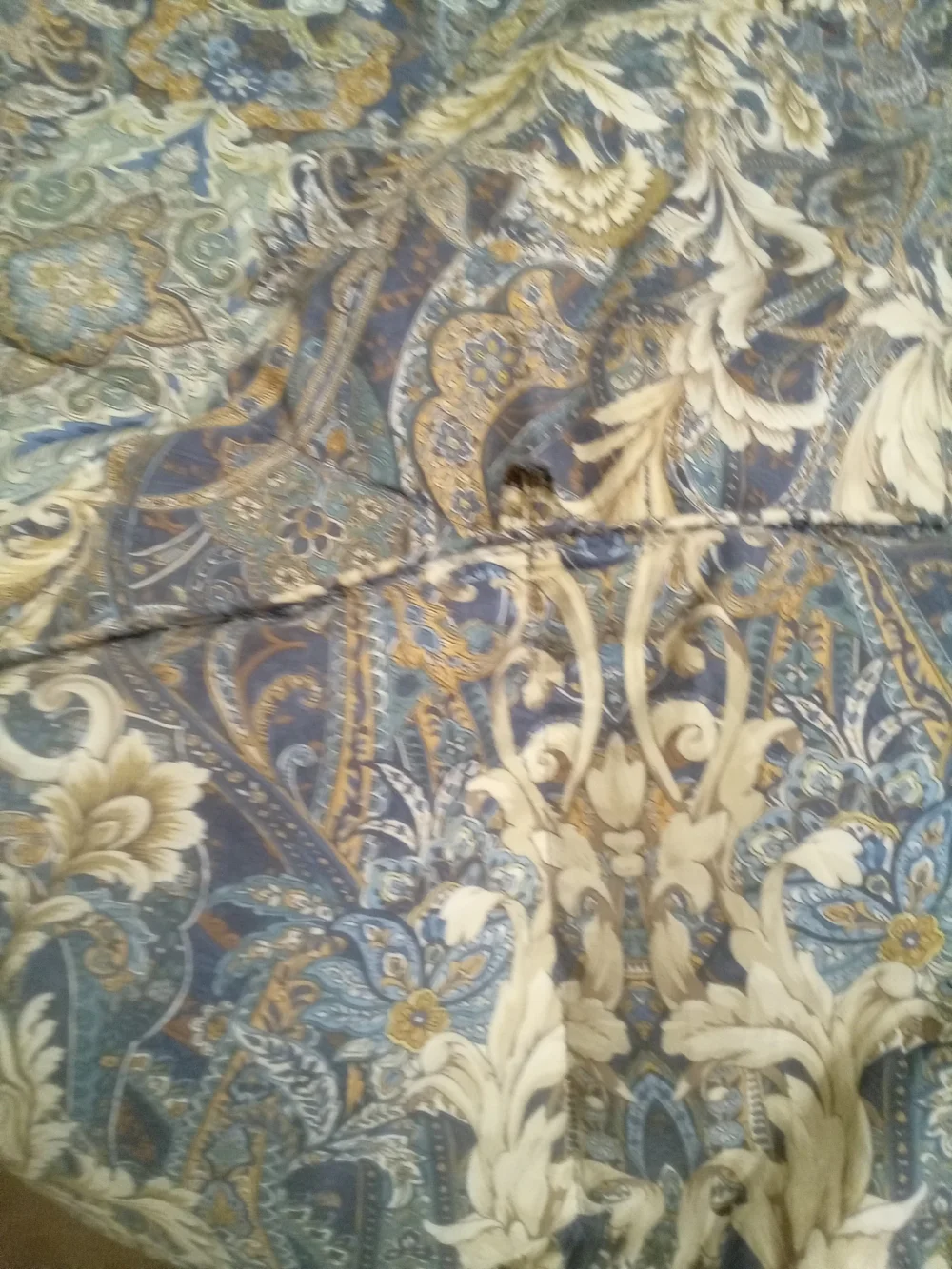 oeko-tex Standard 100 Paisley Comforter in Blue/Cream Tones King Sz. L 90